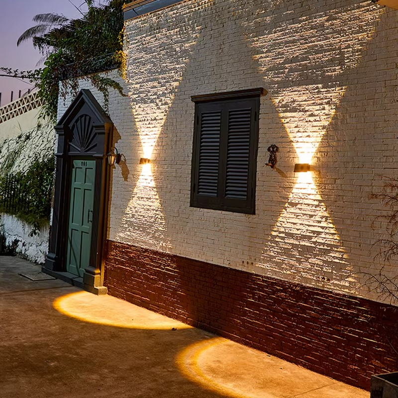 LumiVive - LED buitenwandlamp op zonne-energie