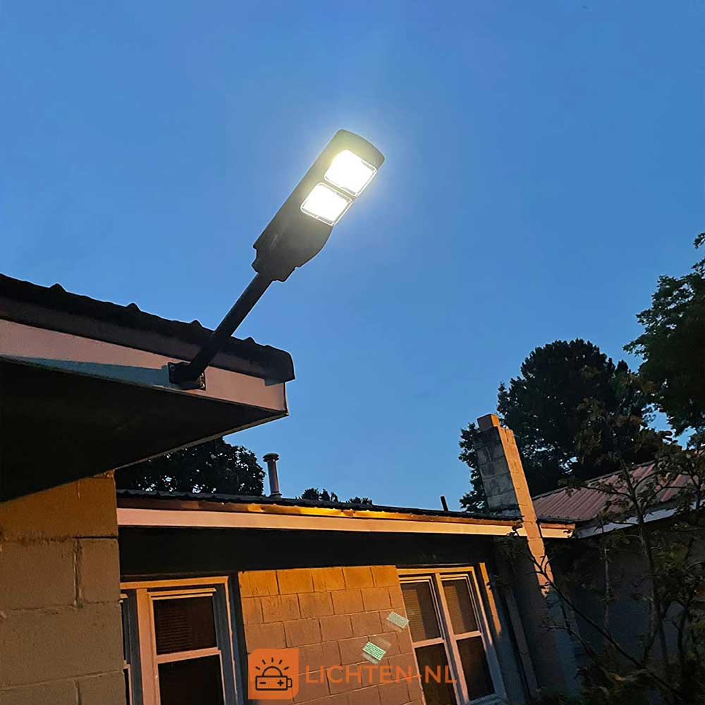 IlluminateSolarMega- 300W/6000 Lumen Zonnestraatverlichting (Opruimingsverkoop)