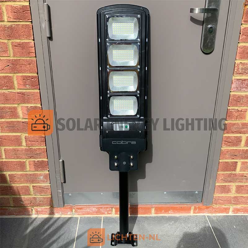 IlluminateSolarMega- 450W/6500 Lumen Zonnestraatverlichting (Opruimingsverkoop)
