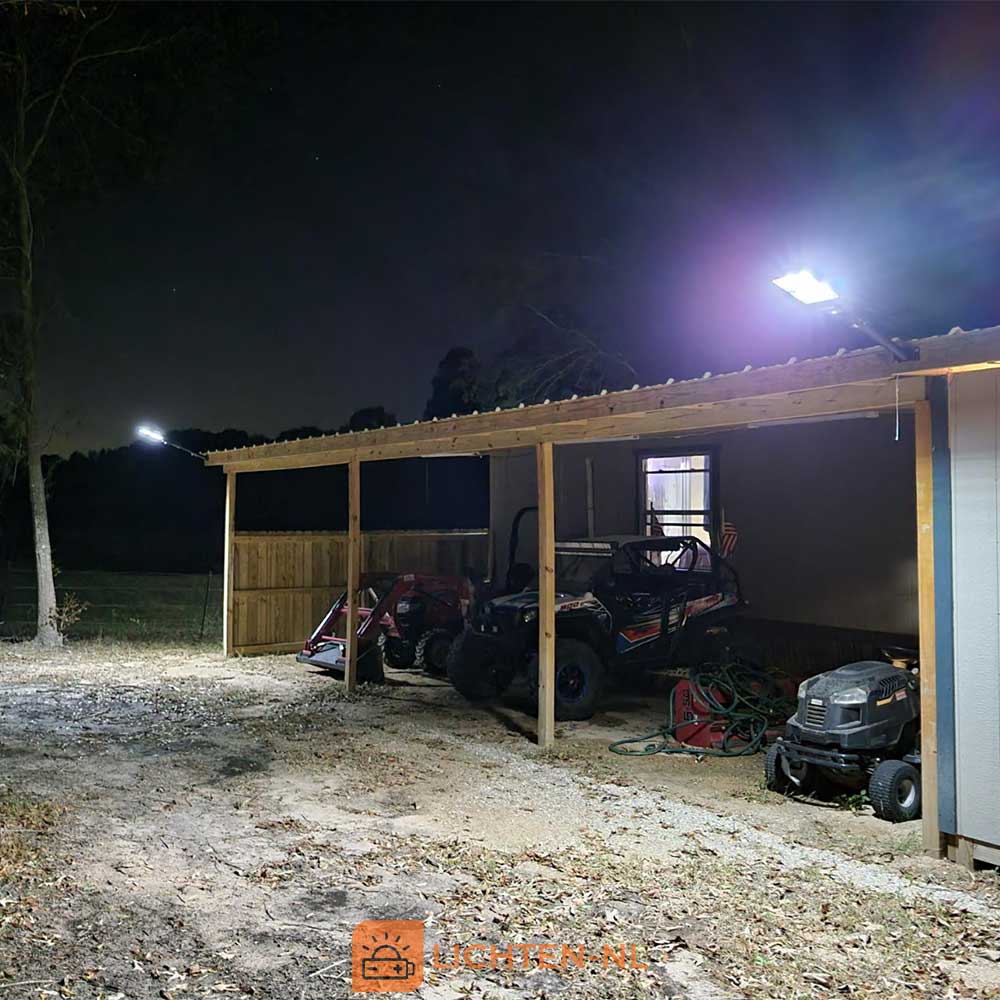 IlluminateSolarMega- 300W/6000 Lumen Zonnestraatverlichting (Opruimingsverkoop)