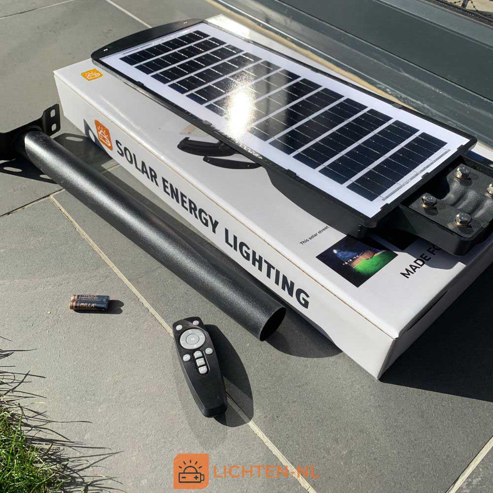 IlluminateSolarMega- 450W/6500 Lumen Zonnestraatverlichting (Opruimingsverkoop)