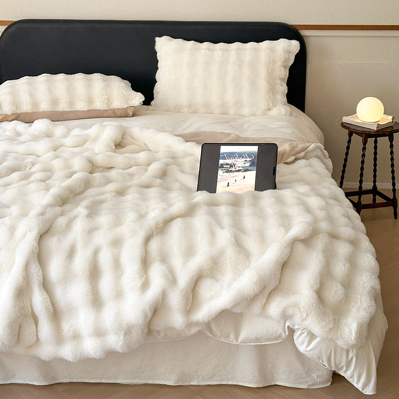Velmorn - Plush Striped Cozy Blanket for Sofa & Bed